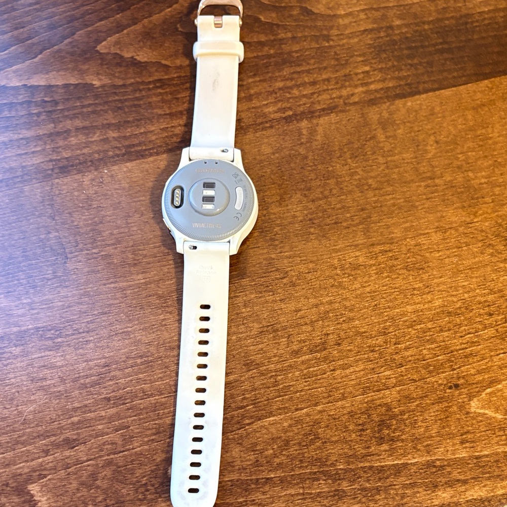 Garmin Vivoactive 4s Rose Gold and White Smartwatch 40mm - Picture 4 of 5